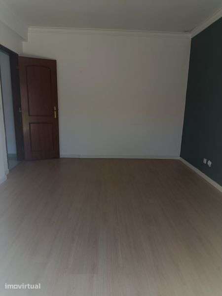 Apartamento T1 transformado em T2 - Quinta do Conde - Grande imagem: 5/8