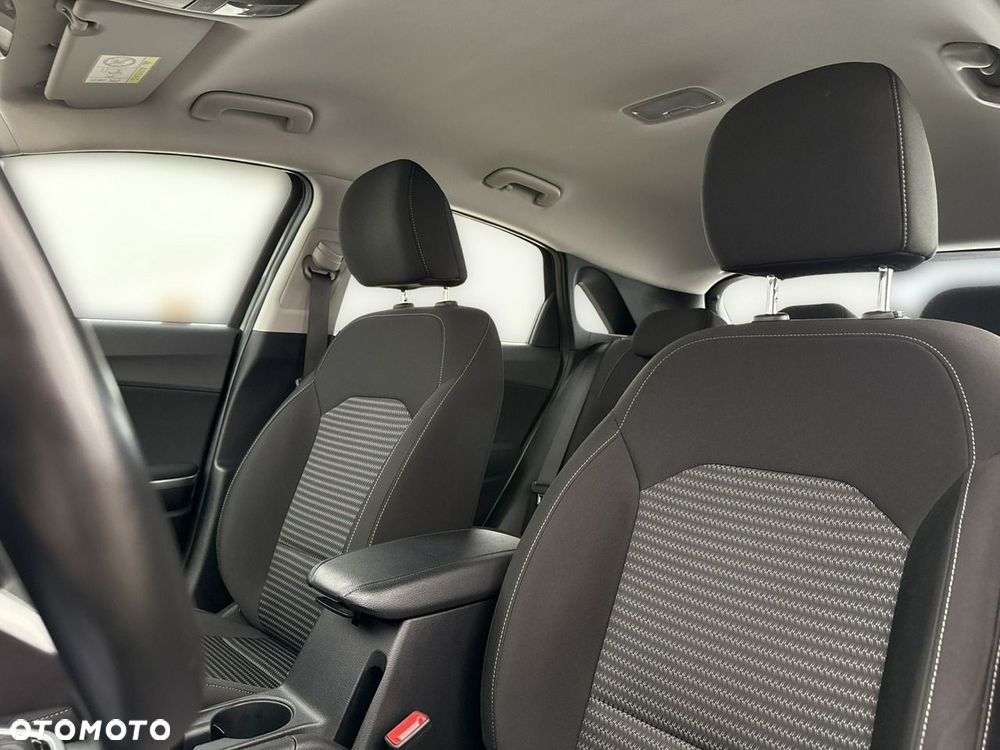 Kia Ceed - 11