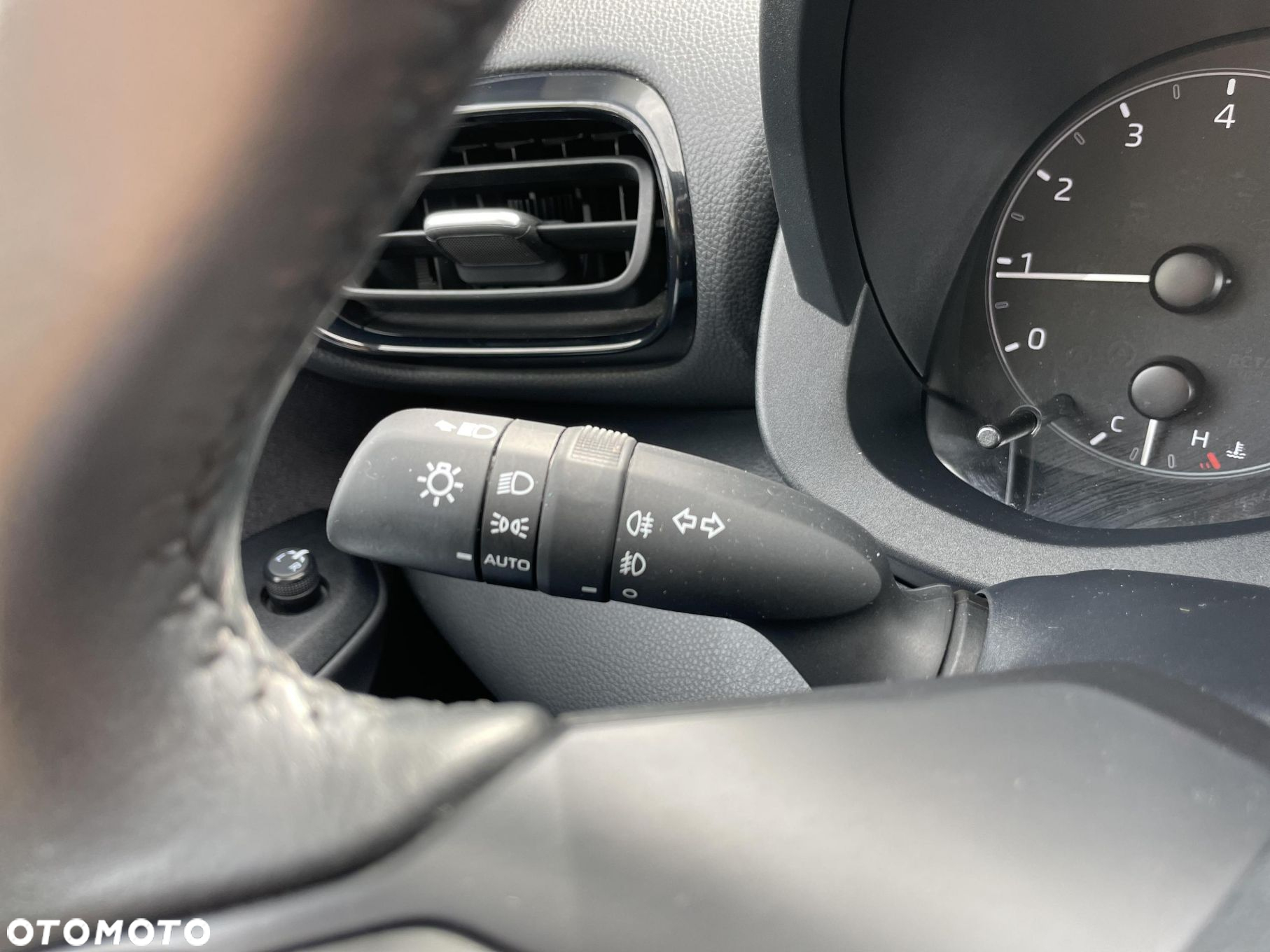 Toyota Yaris 1.5 Comfort - 26