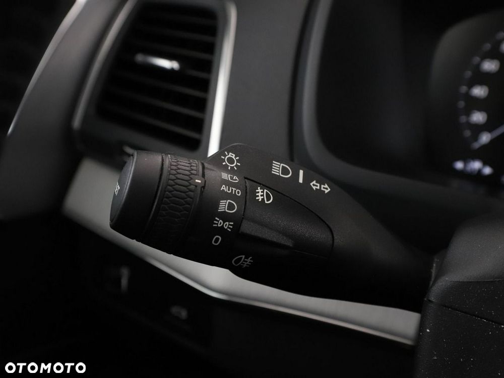 Volvo XC 90 B5 D AWD Momentum Pro - 36