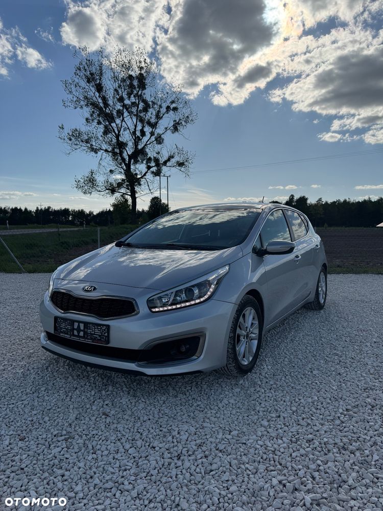 Kia Ceed 1.6 CRDi 136 ISG Vision - 1
