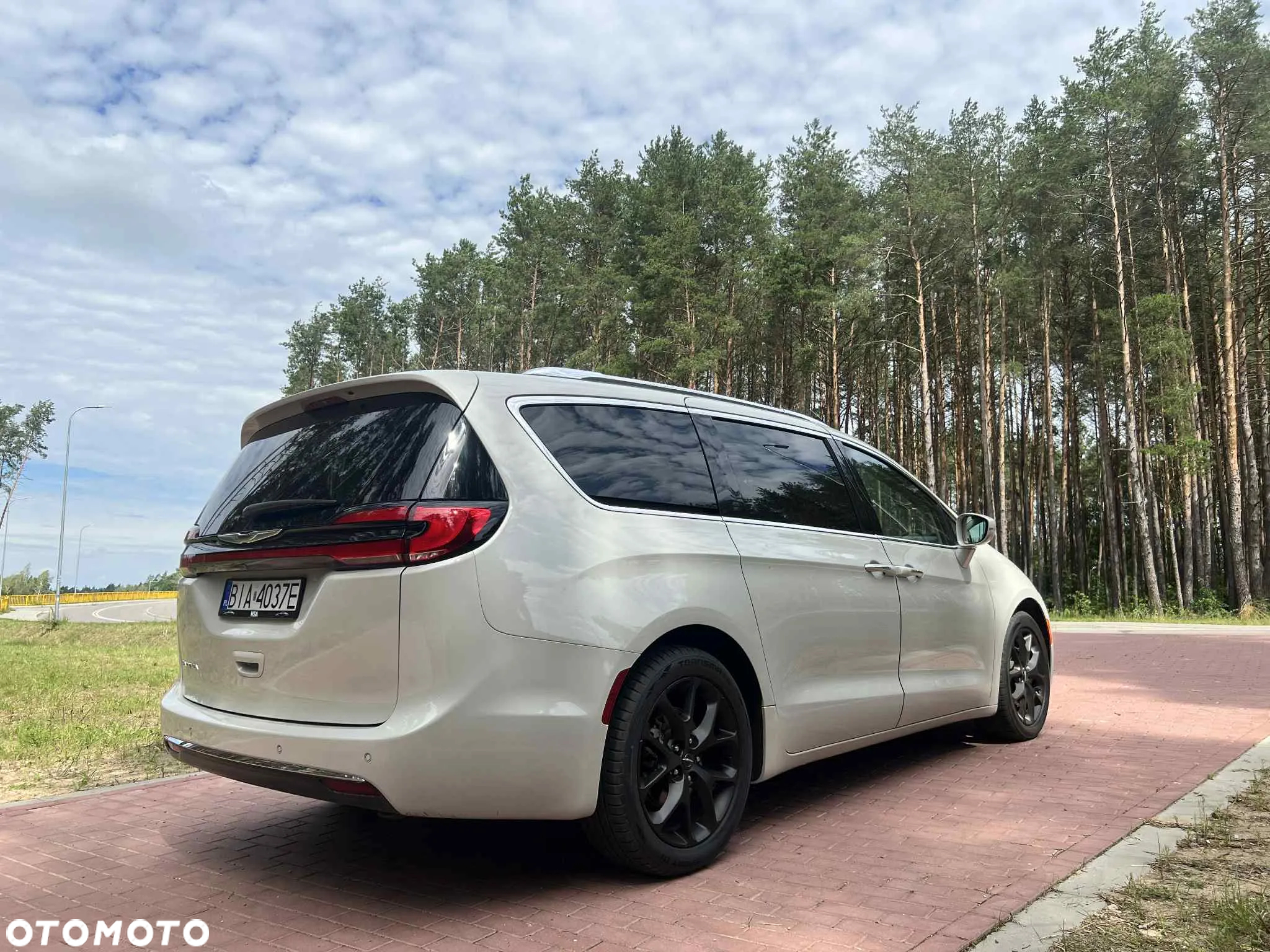 Chrysler Pacifica - 14