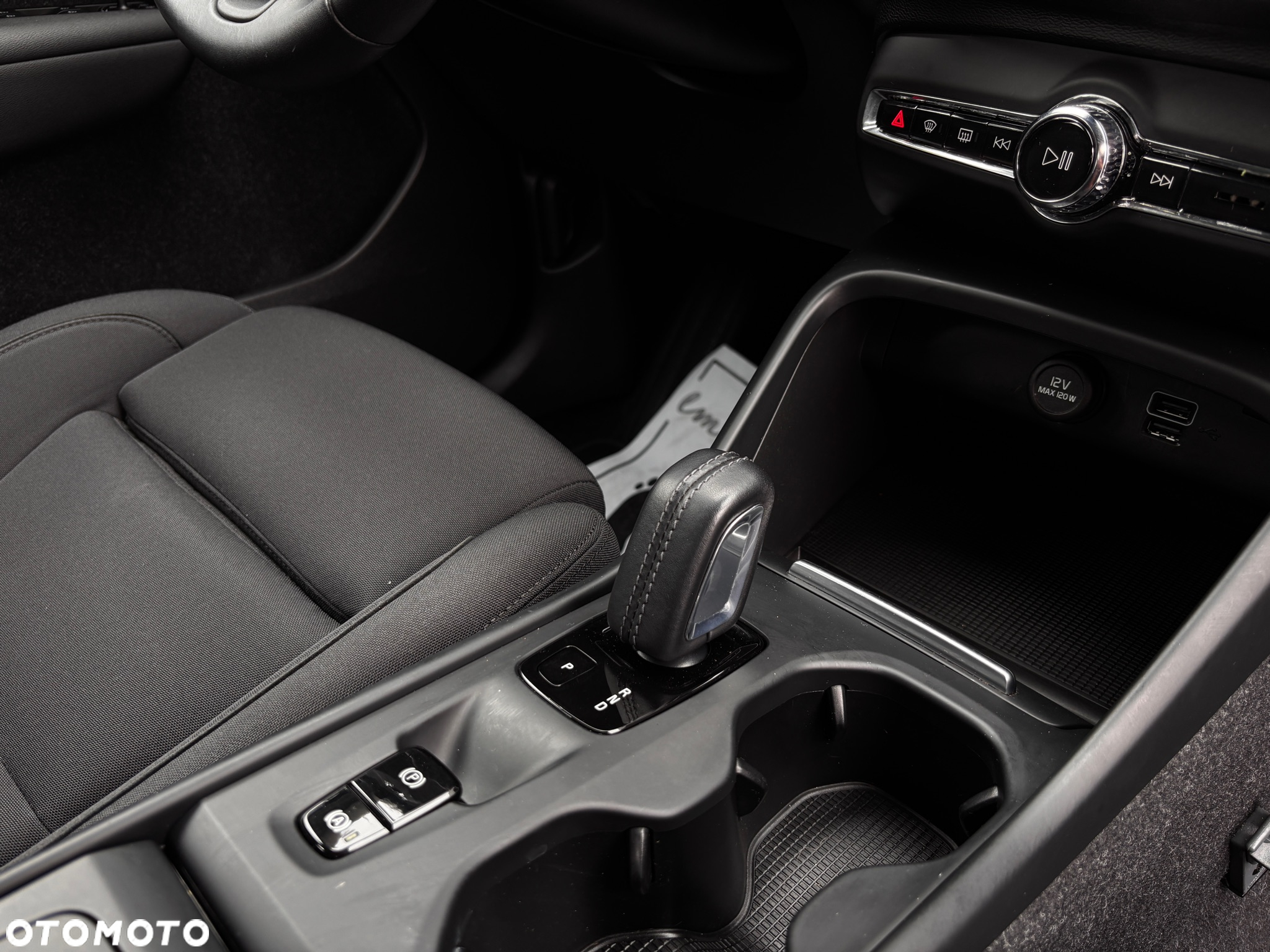 Volvo XC 40 T3 Geartronic Momentum Pro - 16