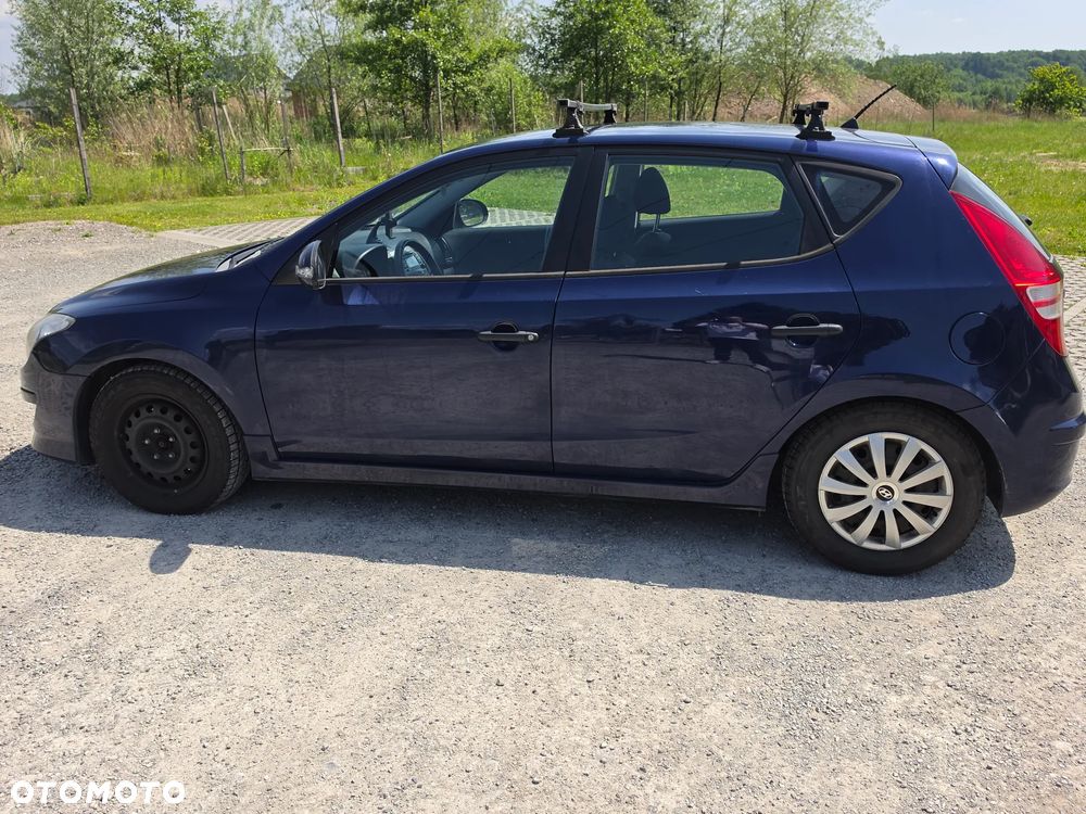 Hyundai i30 1.6 CRDi Comfort EU5 - 17