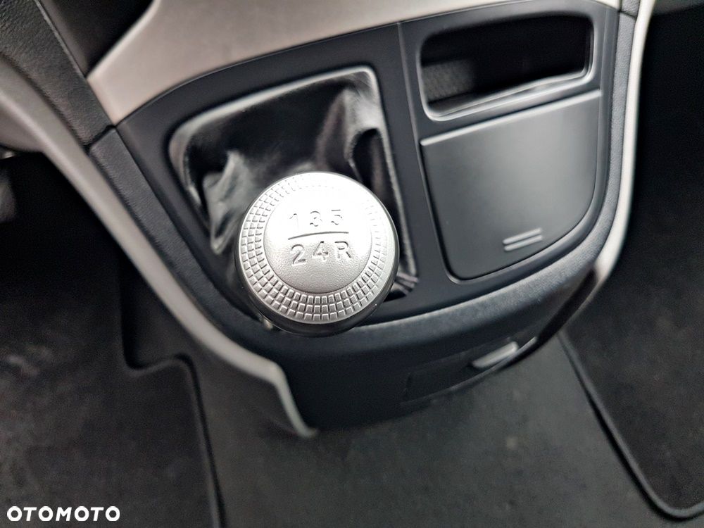 Hyundai H1 STAREX LONG - 17