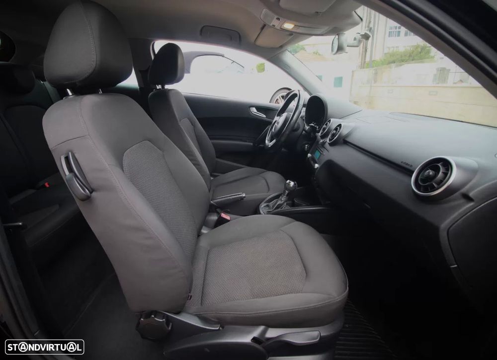 Audi A1 1.6 TDI Advance S-Tronic — fotografia 18