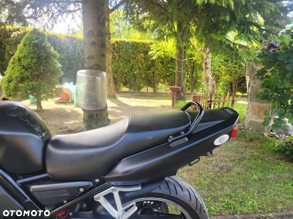 Yamaha FZS - 24