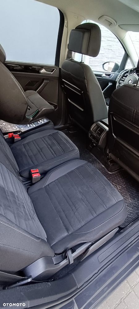 Volkswagen Touran - 12