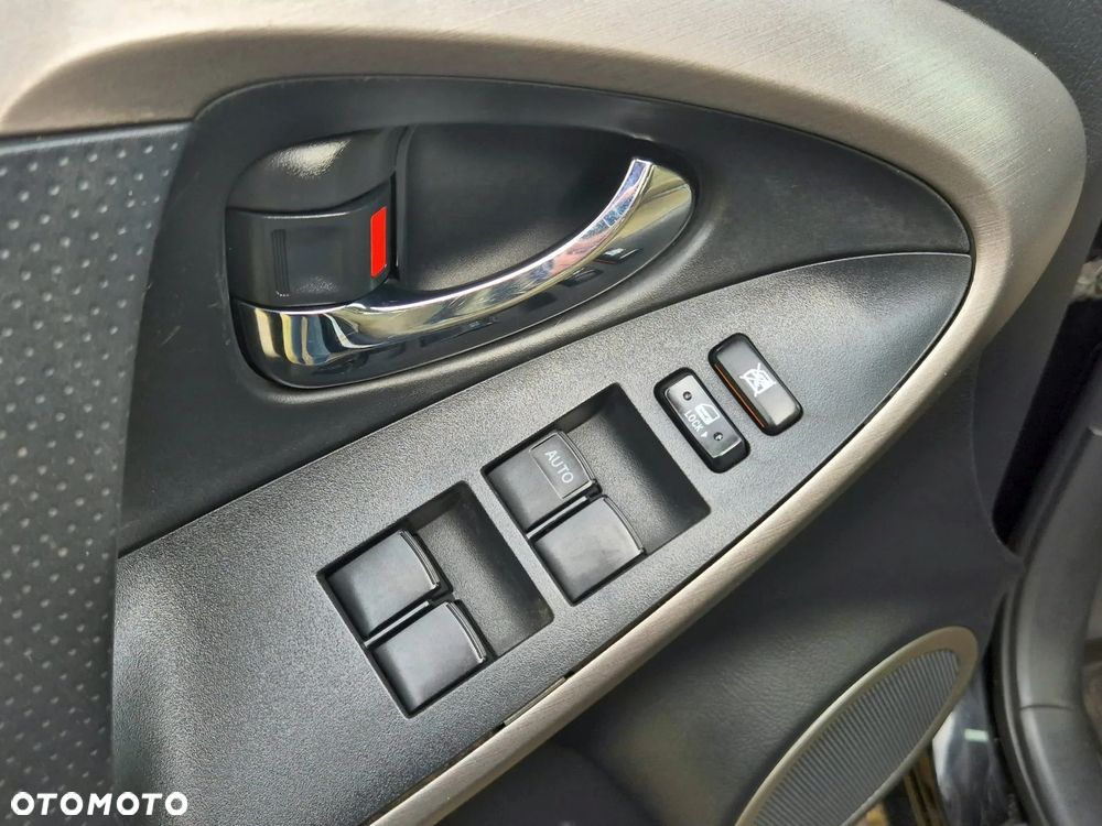 Toyota RAV4 2.0 VVT-i Sol - 18