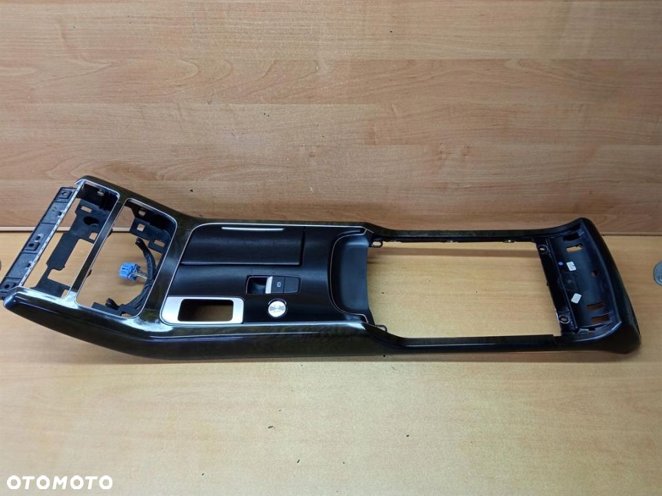 TUNEL ŚRODKOWY AUDI A8 D4 EUROPA - 1