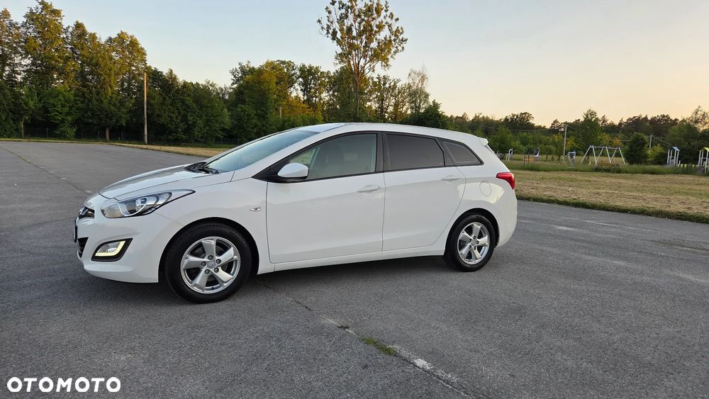 Hyundai i30 i30cw 1.4 Intro Edition - 12