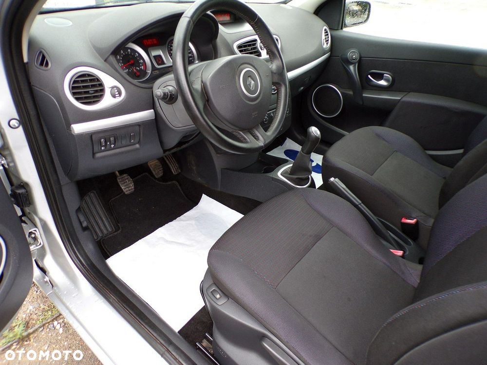 Renault Clio - 21