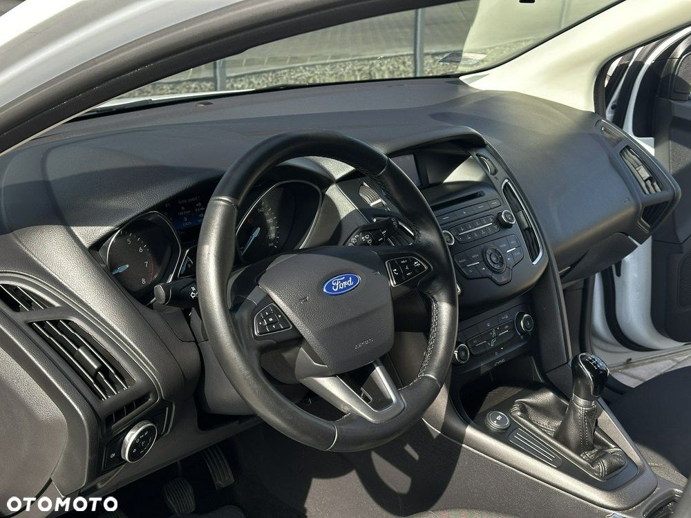 Ford Focus 1.6 Ambiente - 11