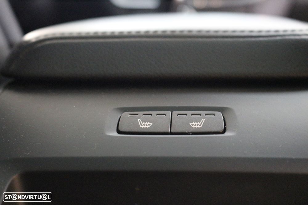 Volvo XC 40 2.0 D3 Momentum Plus - 27