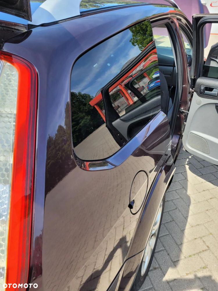 Ford Focus 1.8 Style - 22