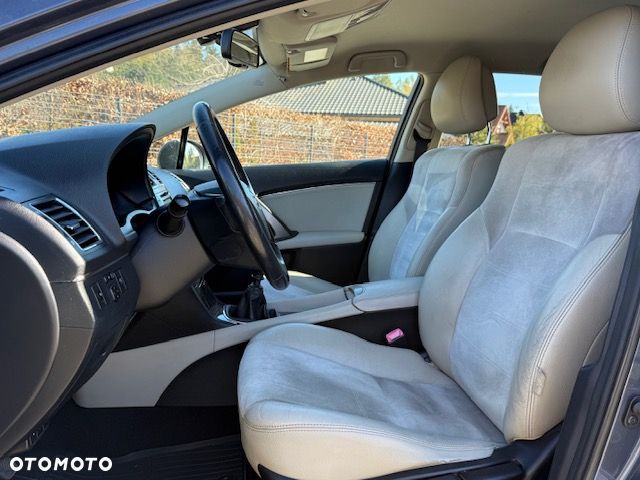 Toyota Avensis 2.0 D-4D Premium - 10