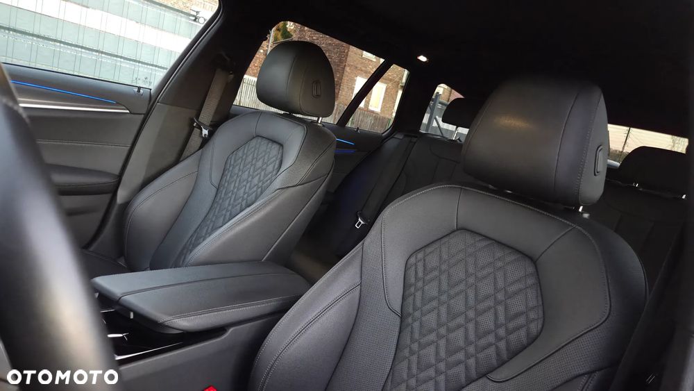 BMW Seria 5 520d xDrive Touring M Sport Edition - 19