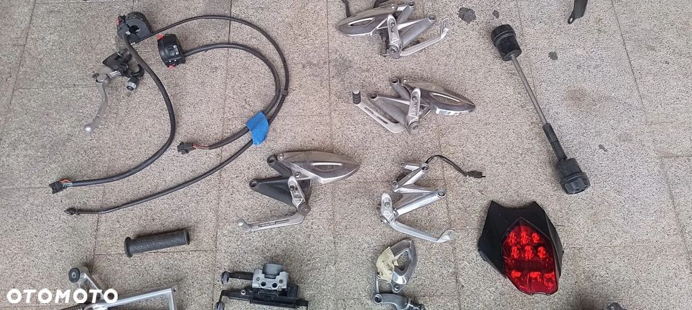 TRIUMPH 675 765 LAMPA TYŁ SET OGON PRZEŁĄCZNIK OWIEWKA - 10