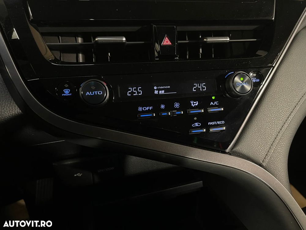 Toyota Camry 2.5 Hybrid Business - 17