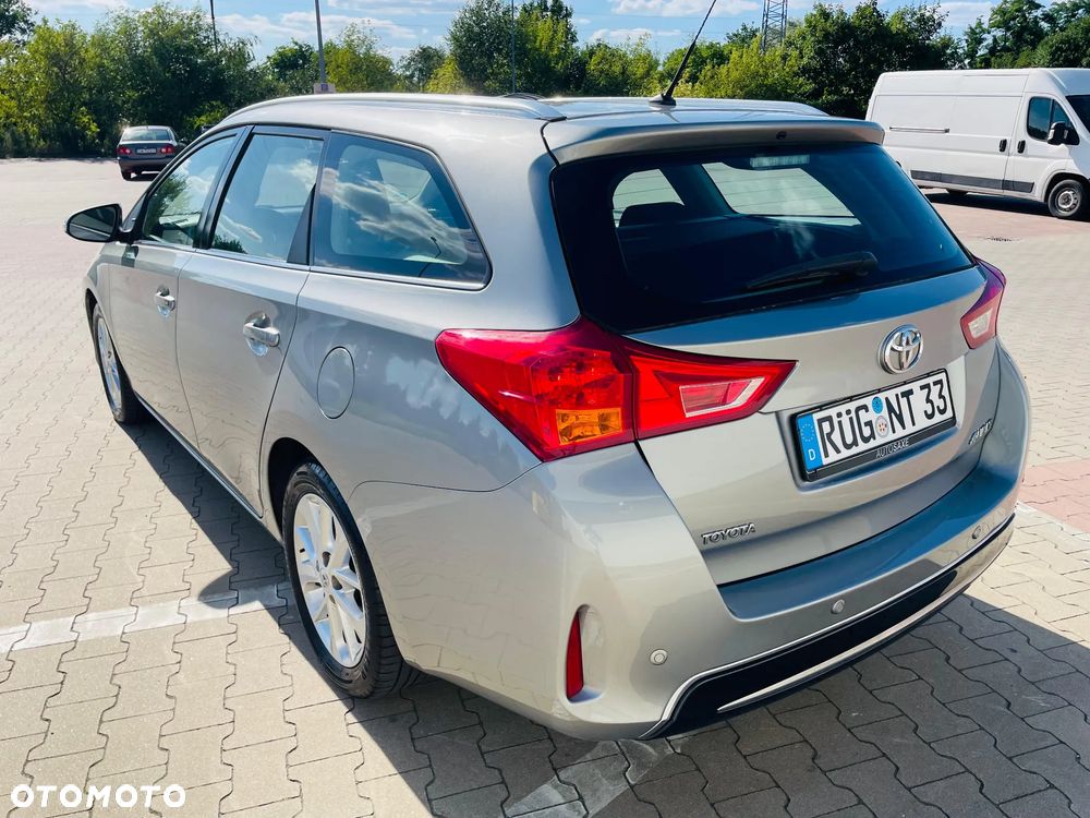 Toyota Auris 1.6 Valvematic Executive - 2