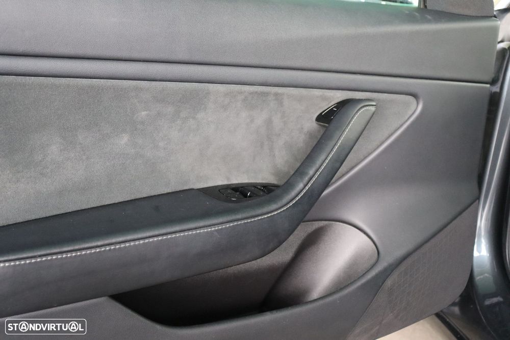 Tesla Model 3 - 24