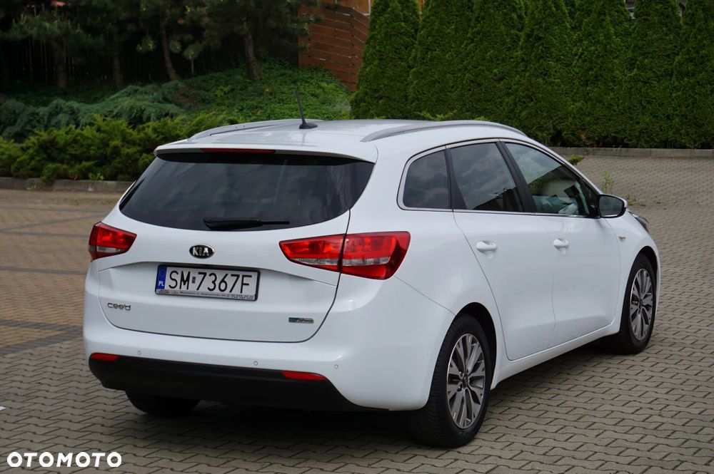 Kia Ceed 1.6 GDI Dream Team Edition - 9