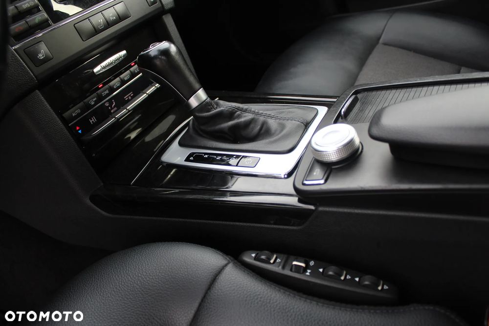 Mercedes-Benz Klasa E 250 CGI BlueEFFICIENCY 7G-TRONIC Avantgarde - 25