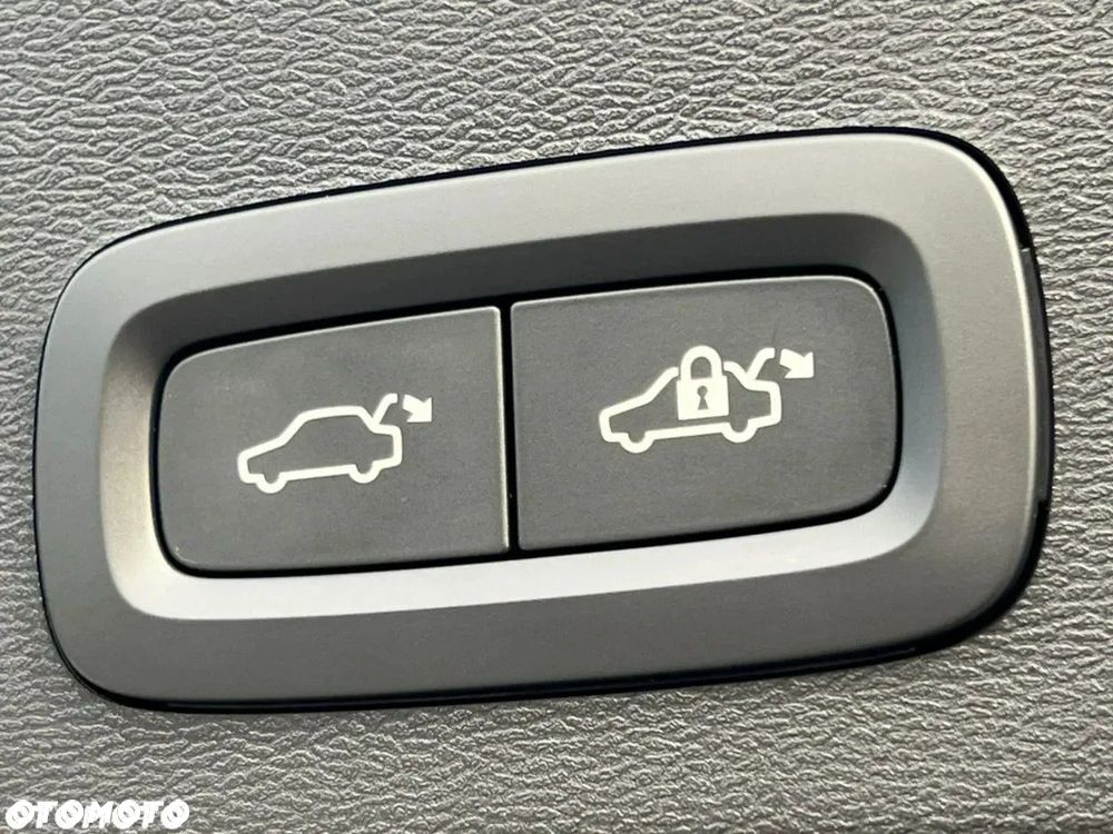 Volvo XC 40 B4 AWD Plus Dark - 26