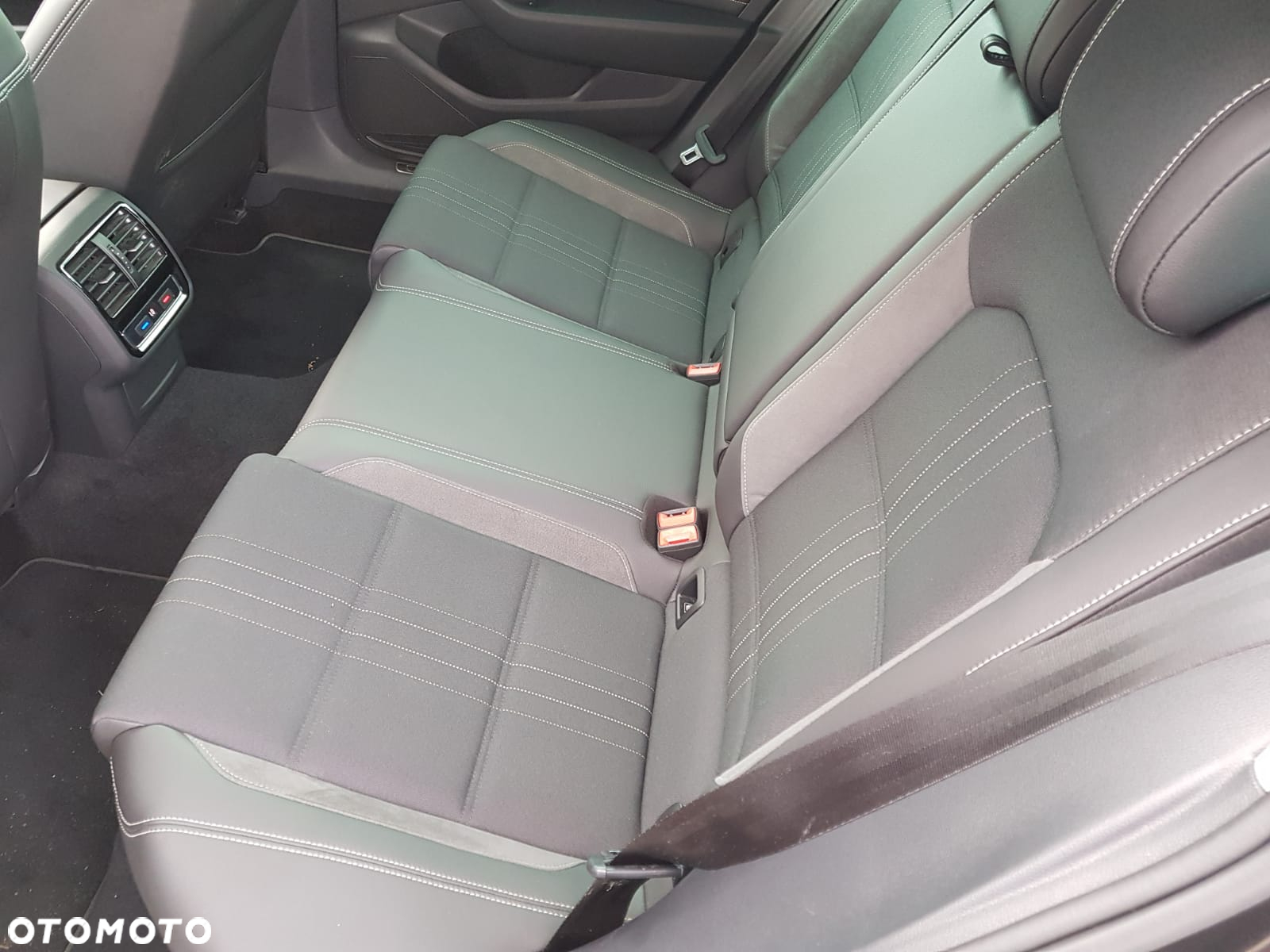 Volkswagen Passat Variant 2.0 TDI SCR 4Motion DSG Alltrack - 9
