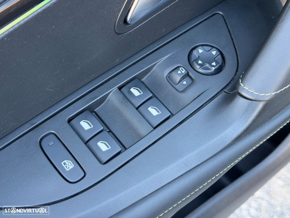 Peugeot 2008 PureTech 130 EAT8 GT - 31