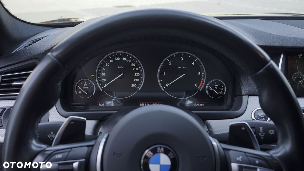 BMW Seria 5 525d xDrive - 17