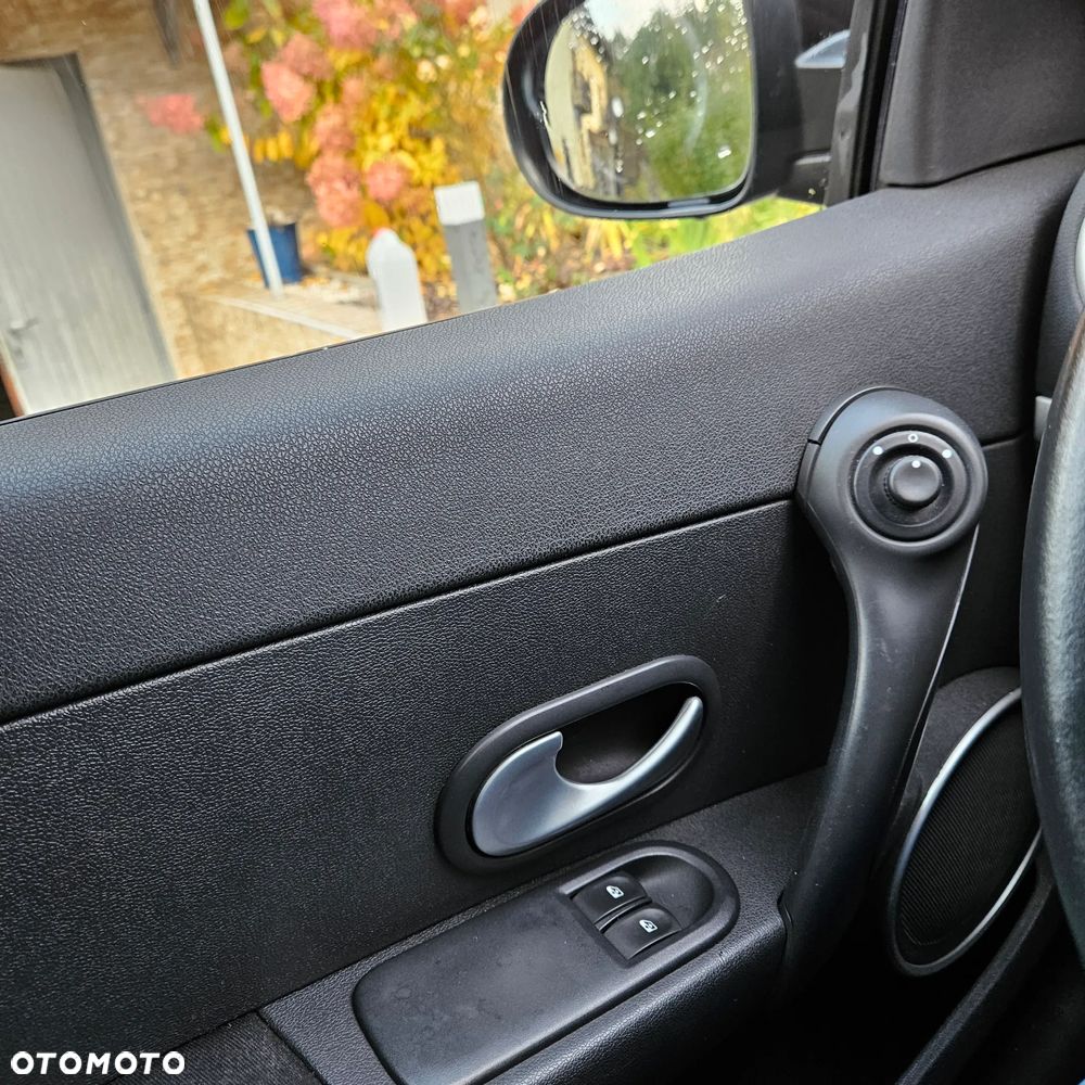 Renault Clio - 11