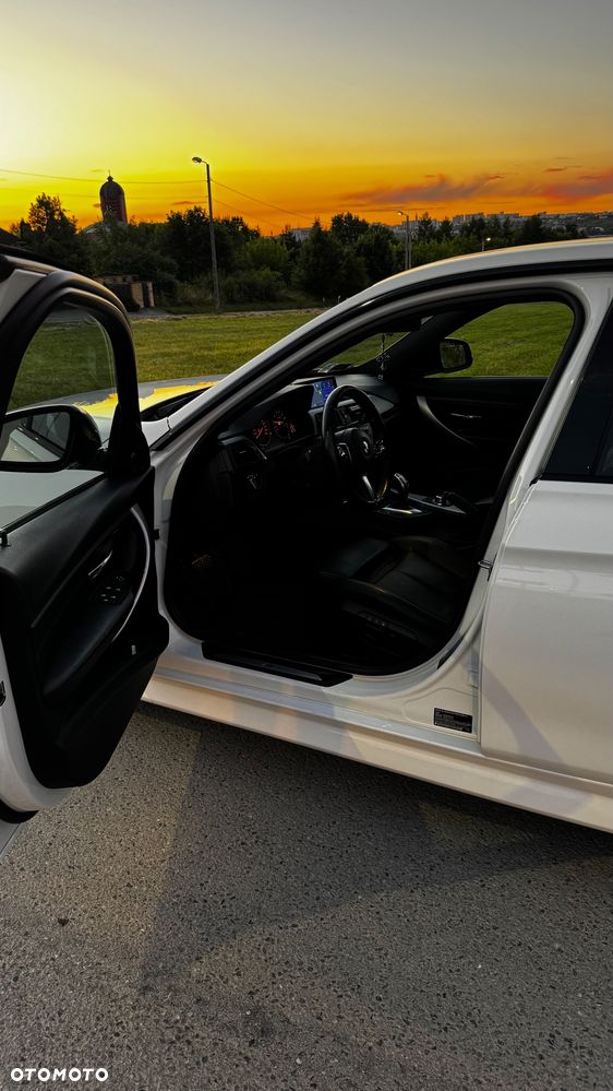 BMW Seria 3 328i xDrive Sport Line - 5