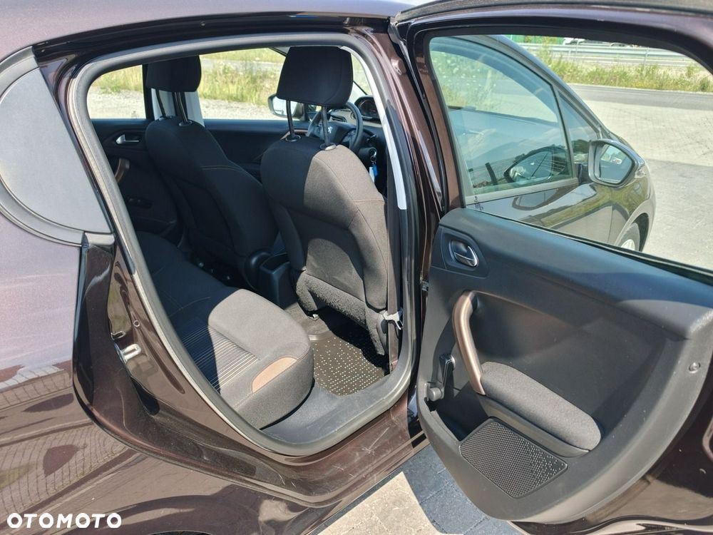 Peugeot 208 - 14