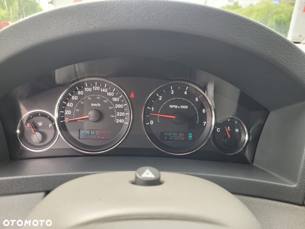 Jeep Grand Cherokee - 12