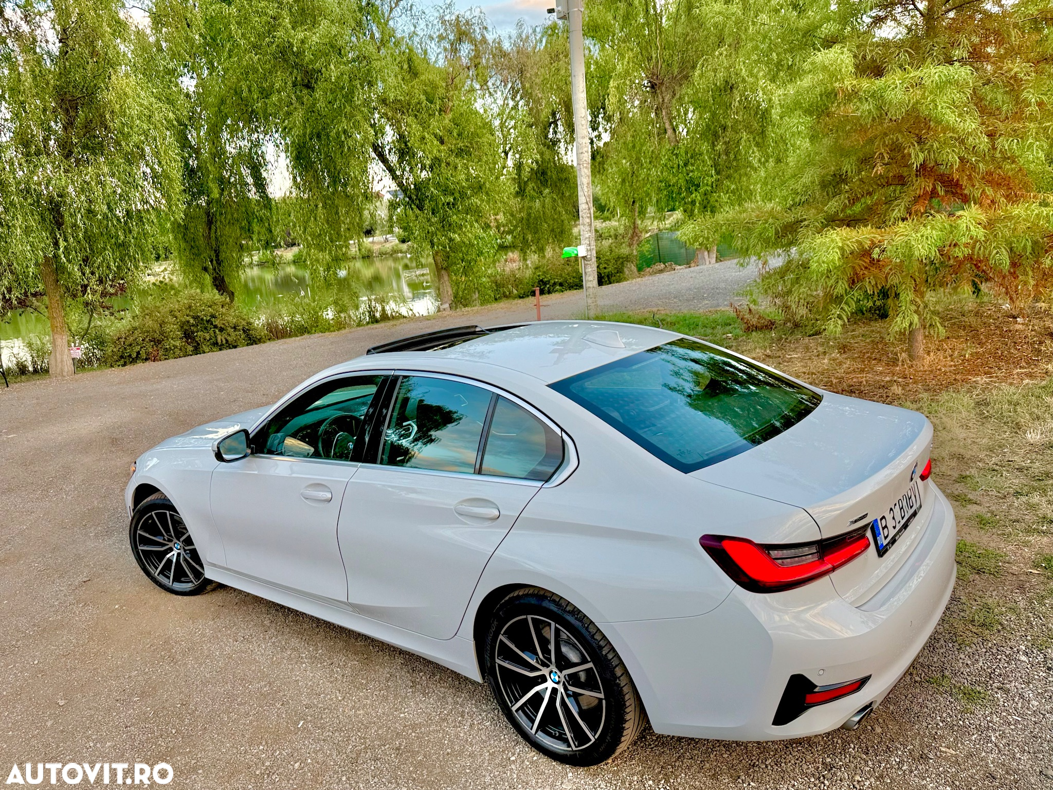 BMW Seria 3 330i xDrive AT - 3