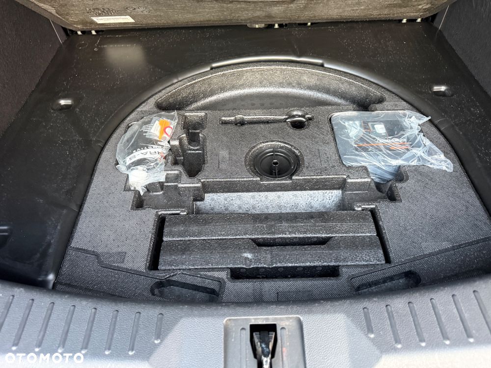 Ford Kuga 1.6 EcoBoost 2x4 Titanium - 32