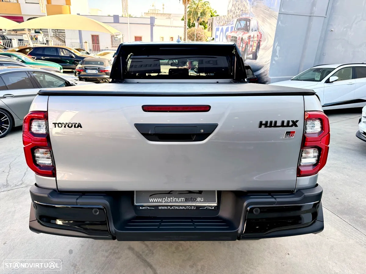 Toyota Hilux 2.8 D-4D 4WD GR Sport - 4