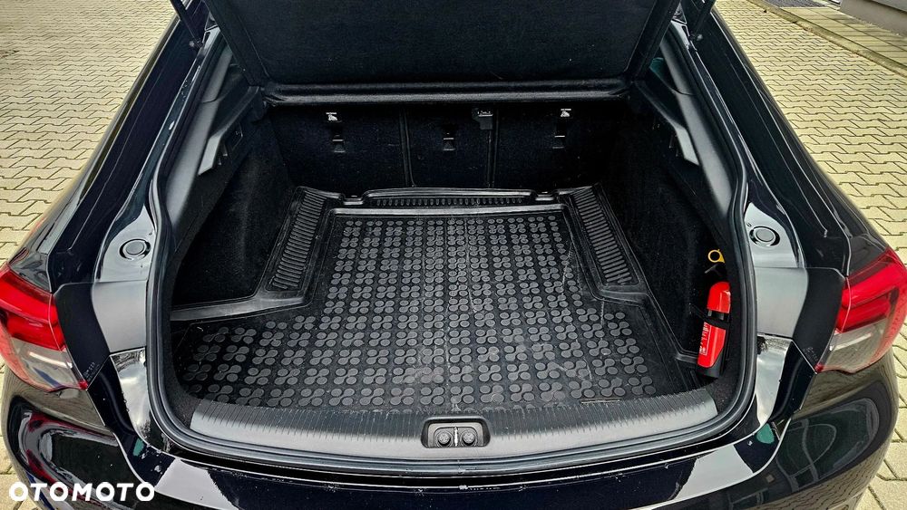 Opel Insignia CT 1.6 T Exclusive S&S - 24