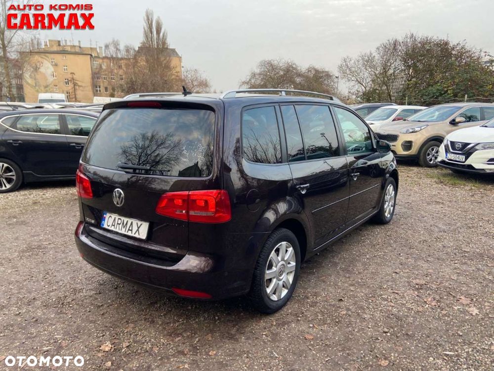 Volkswagen Touran - 10