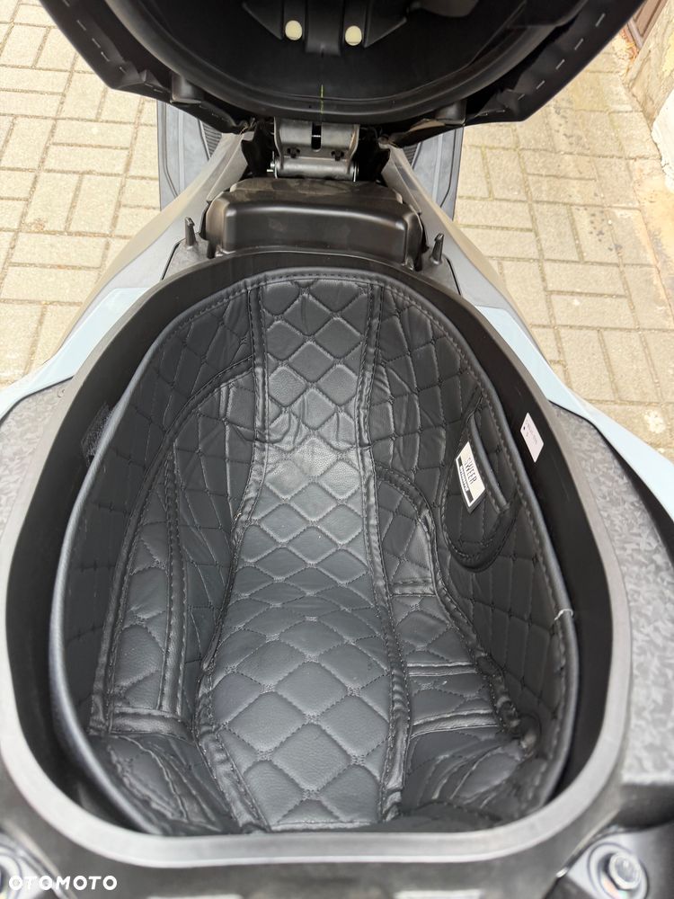 Yamaha NMAX - 7