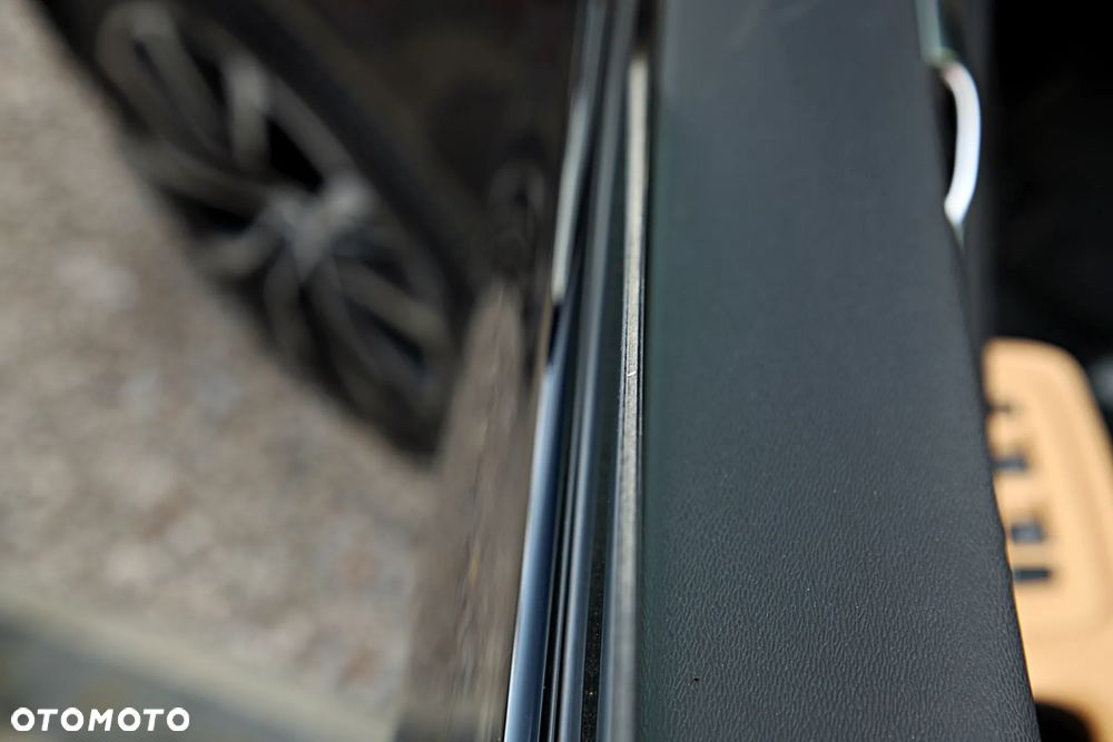 Volvo XC 60 B5 D AWD Ultimate Bright - 19