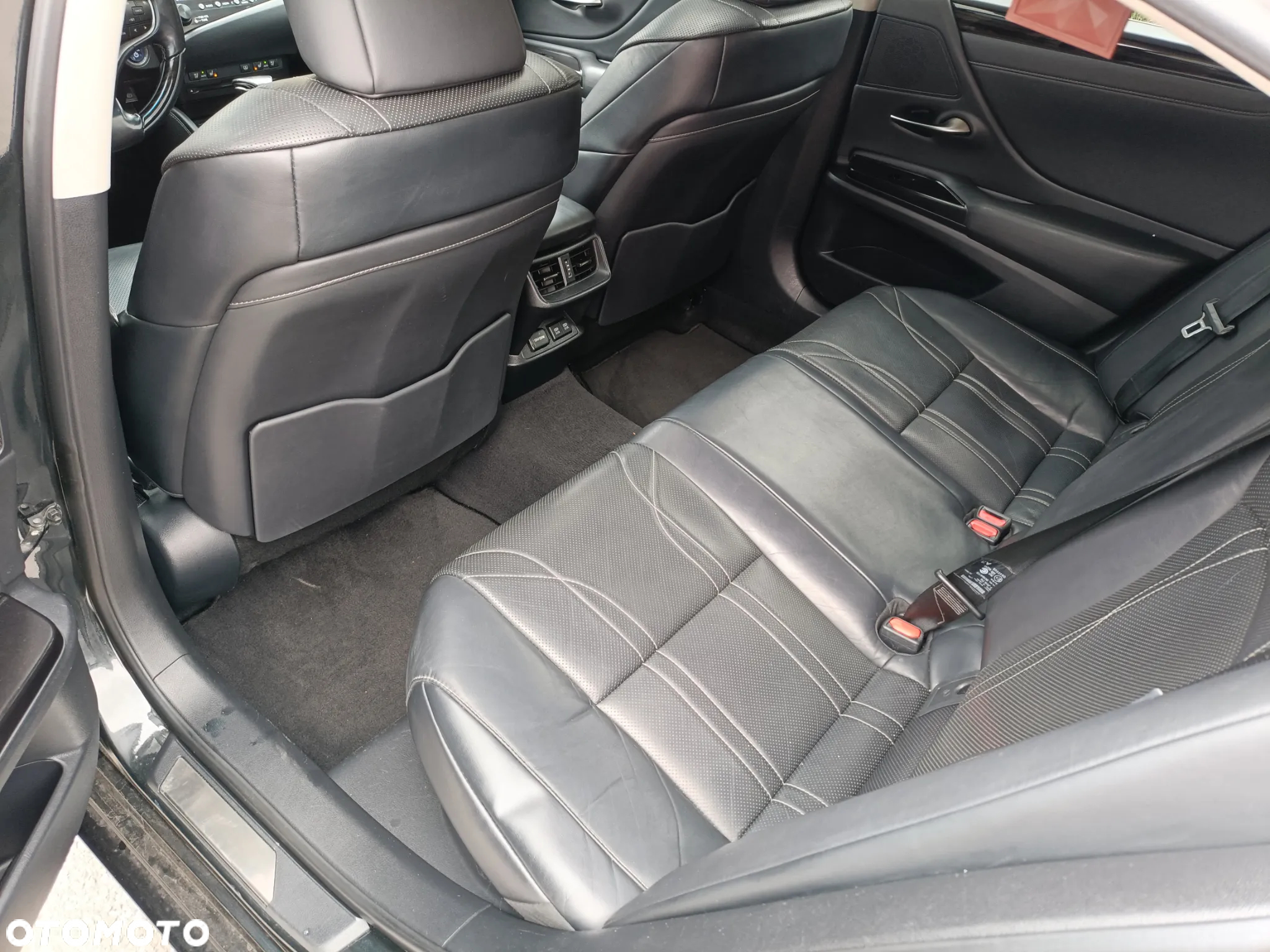 Lexus ES 300h Prestige - 24