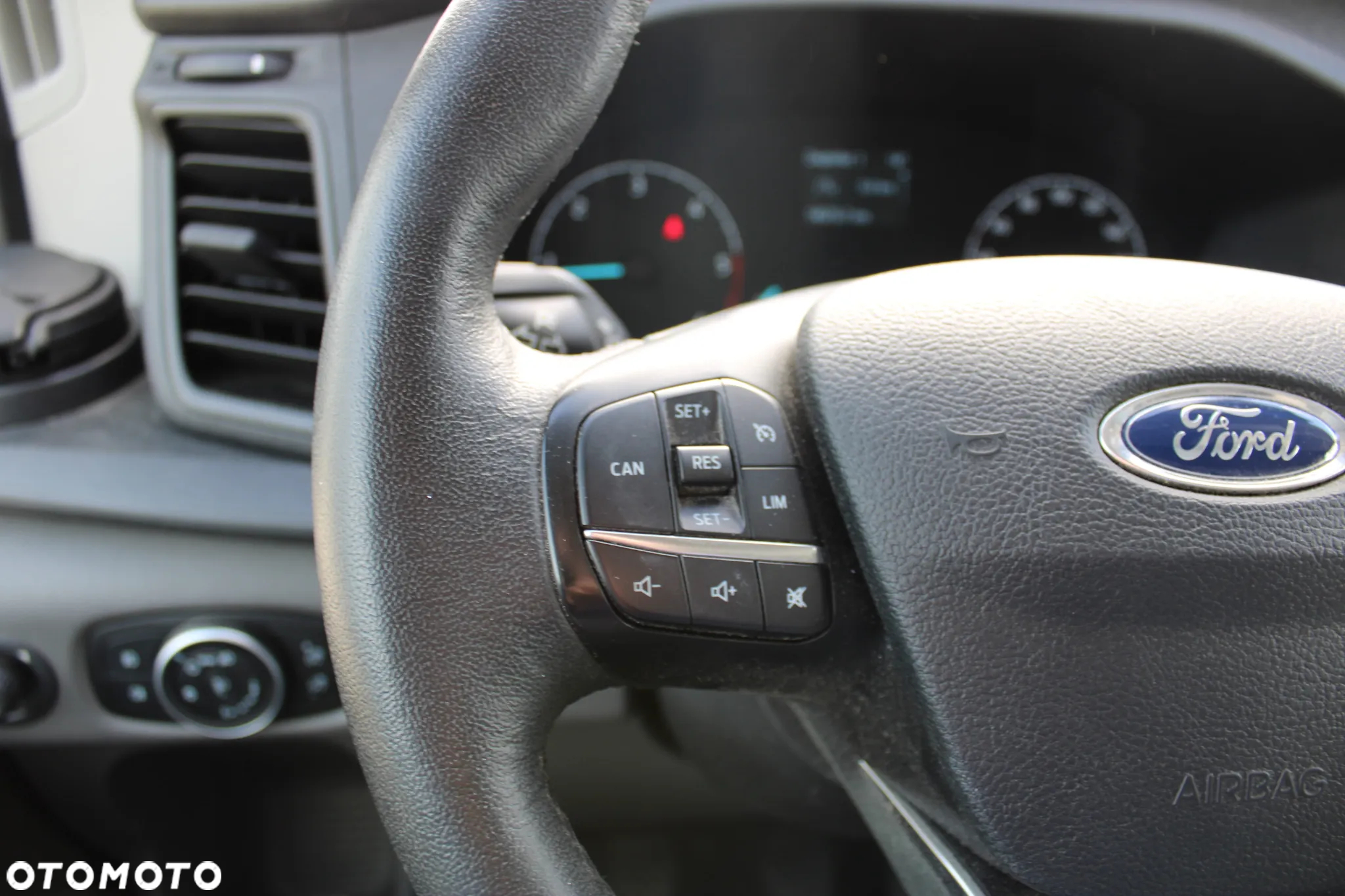 Ford Transit Trend - 17