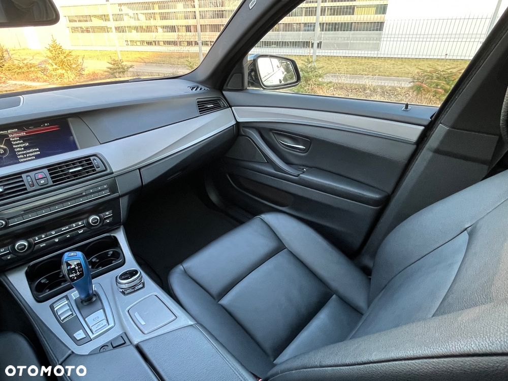 BMW Seria 5 535i Sport-Aut - 24