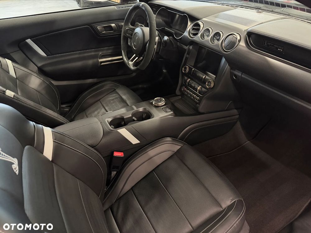Ford Mustang - 32