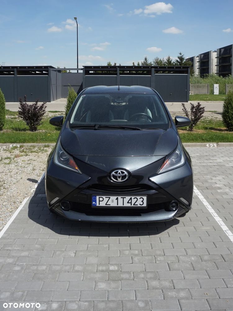 Toyota Aygo x-play touch - 2