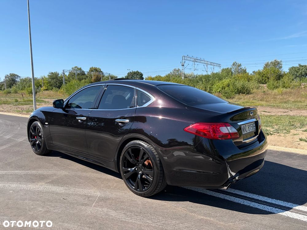 Infiniti M - 3