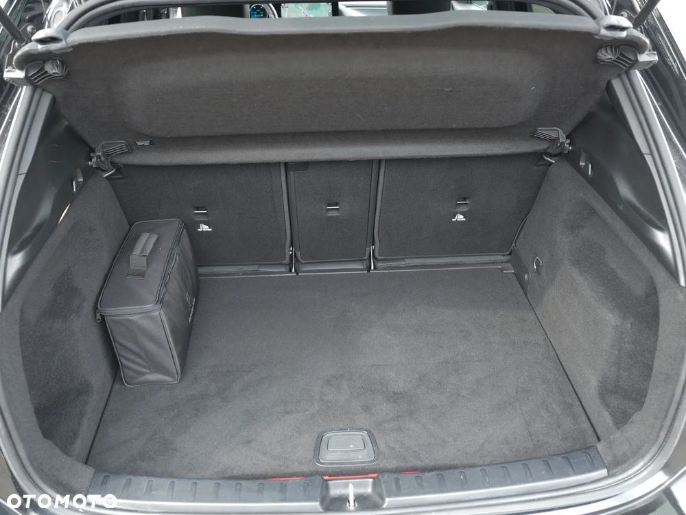 Mercedes-Benz GLA 250 e 8G-DCT AMG Line - 25