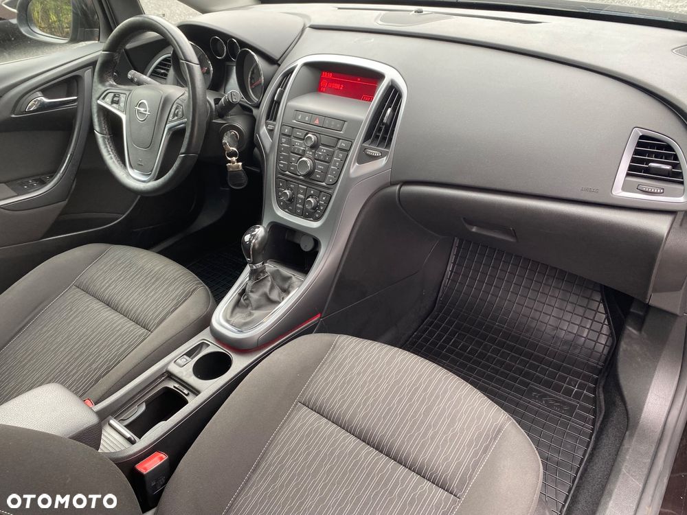 Opel Astra 1.4 Turbo Design Edition - 26